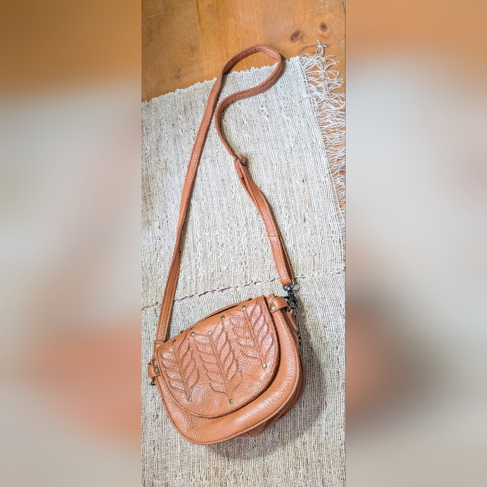 Day & Mood • Harpa Crossbody in Camel
